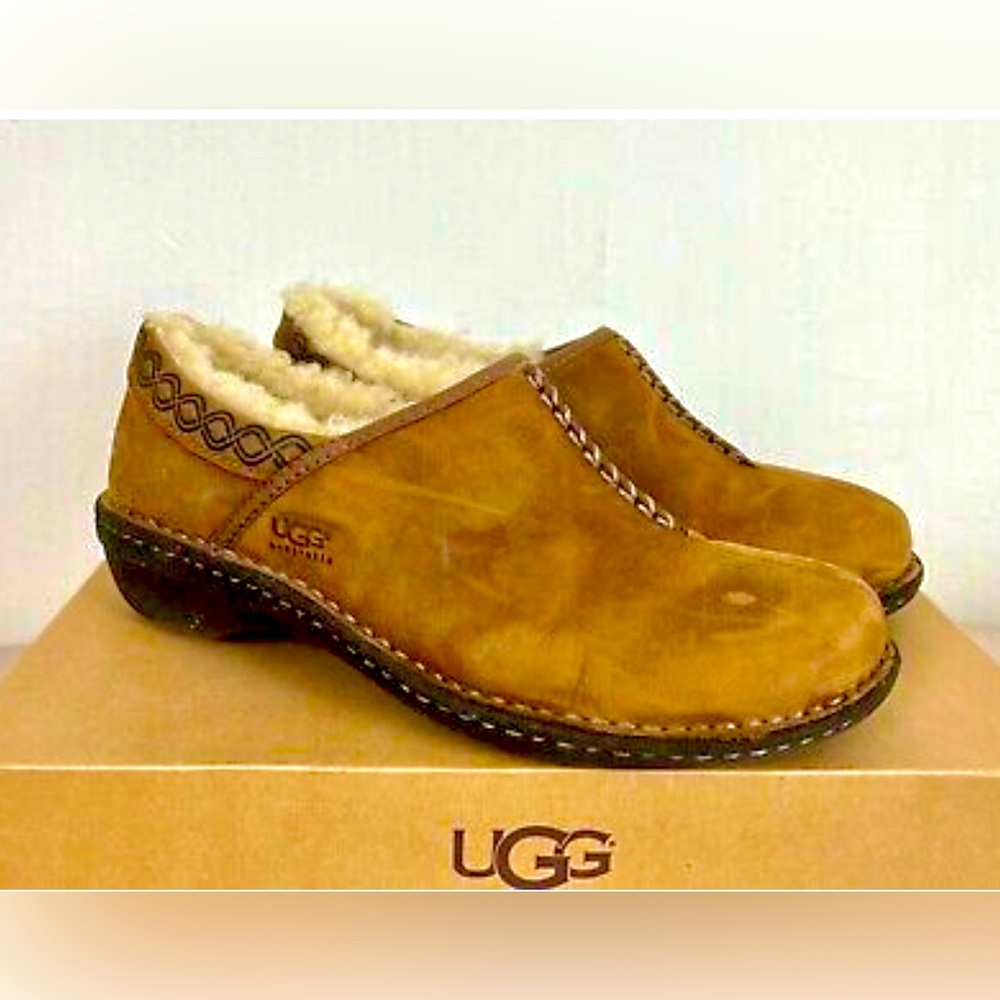 UGG S/N Australian Woman’s “Bettey” Brown-Suede Leather 5747 US 9